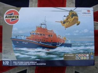 Airfix A98668  RNLI Severn Class Lifeboat met RAF Sea King